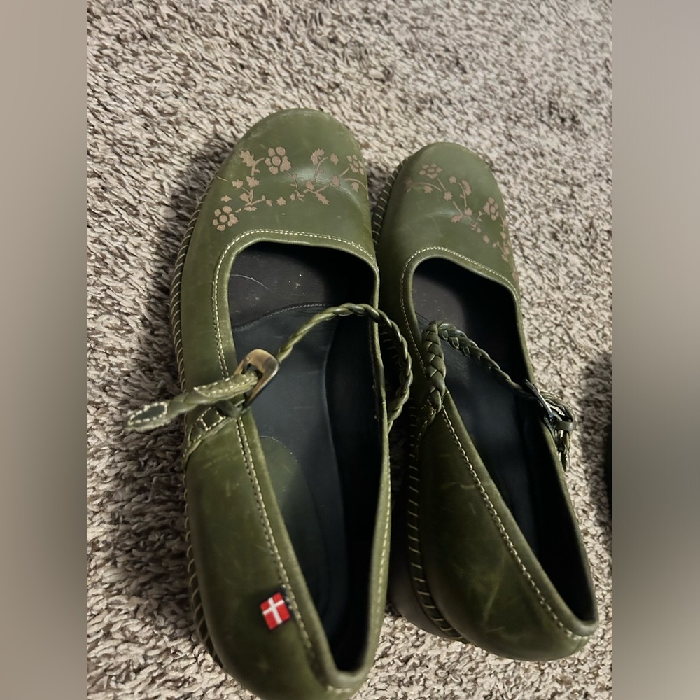 Green flower shoes